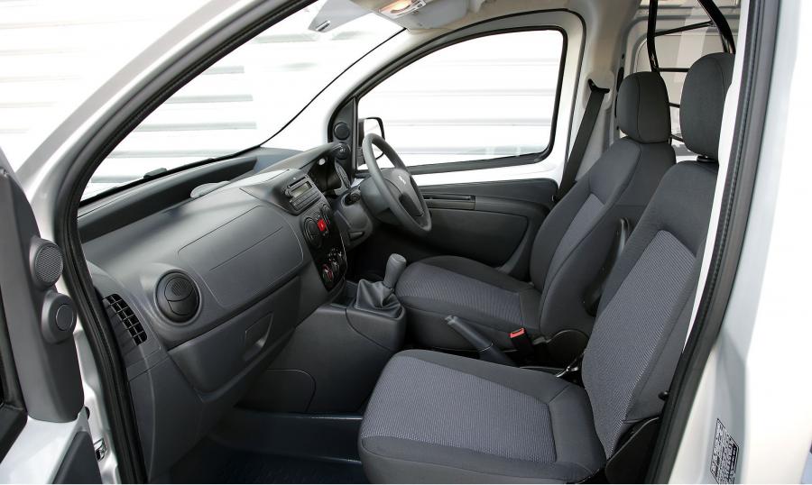  Peugeot Bipper 2008 года  (фото 6 из 93)